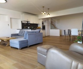 Dekel-City center and Sea view -new listing