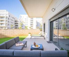 Deluxe Apartment in Achziv with Private Garden Area