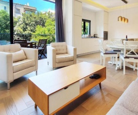 Design 2 Bdr Apartment Hilton Beach #TL55