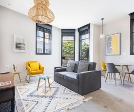Fabulous Corner Market by TLV2RENT