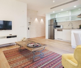 Fantastic Apt in The Heart of The City by Sea N' Rent