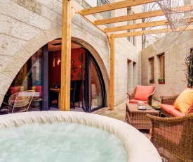 FeelHome - David Citadel Village with Jacuzzi