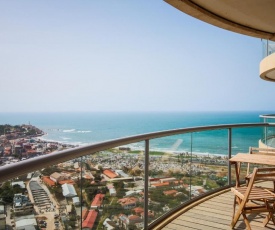 FeelHome - Magical Sea View Apartment with Pool, Gym, Parking