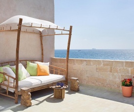 Four Hearts - Acre's Sea Side Suite