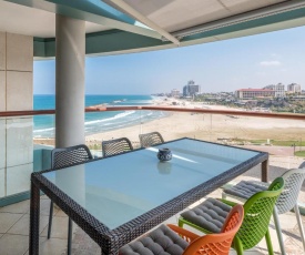 Front of Beach next Ritz Hotel - 3 Bedroom& 3 Bathroom
