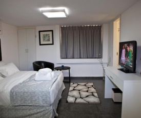 Geula Suites