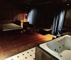 Giant & Unique TLV Loft. Best city EXPERIENCE. Up to 30 guests