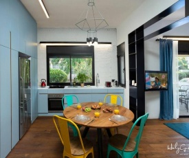 Gordon Beach Loftstyle by HolyGuest