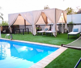 Hen Chalet & Suites in Had Nes