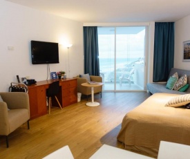 Herzliya Sea View Hotel Apartment
