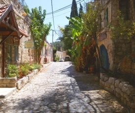 Home in Old Roshpina