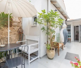 Home of Art in Neve-Tzedek Heart by Sea N' Rent