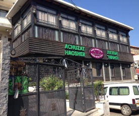 Ahuzat Haosher Guest House