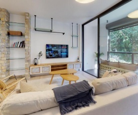 Ideal 2BR in Byron 7 by HolyGuest
