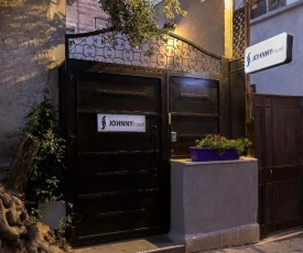Johnny Hotel