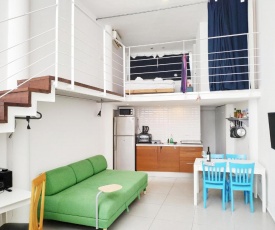 AirTLV - Centrally Located Studio With Gallery