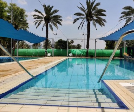 Kibbutz Tiratzvi - Country Lodging