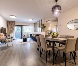 King David Residence Luxury 4 BD/Pool/Gym/Parking