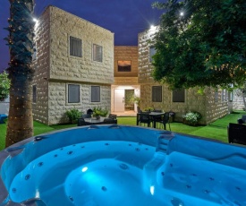 La Finca Luxury Suites Hotel