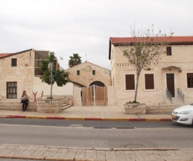Al Yakhour Hostel