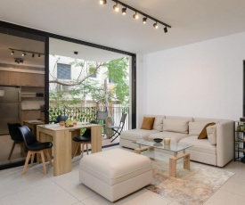Lovely 2 BR with Balcony Steps to the Beach