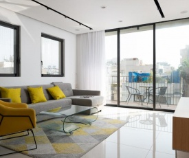 Luxury 2bdrm balcony & parking close to the Beach