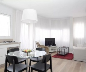 Luxury 2Bedroom Apartment by the sea
