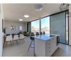 Luxury 2Bedroom brand new apt Carlton Hotel
