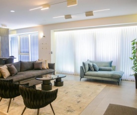 Luxury 3BR on the 47th floor in Midtown towers
