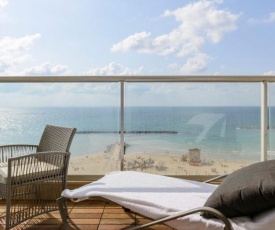 Luxury apartments first line to the beach