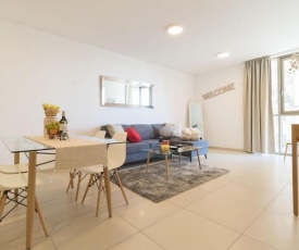 Luxury One-Bedroom Apartment/parking in city center