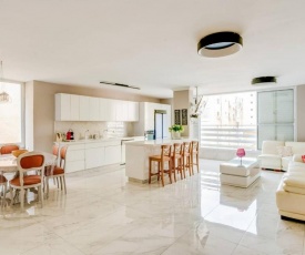 MAGNIFIQUE APPARTEMENT A 3' DE LA PLAGE ET KIKAR