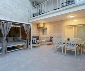 Mahane Yehuda - One BDR with a Huge Terrace