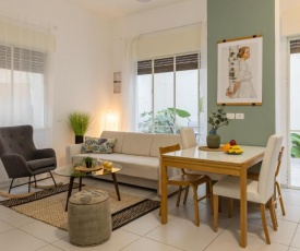 Modern Apartment w/ Garden 2 min from the Beach