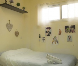 New Lovely Suite In Carmel Market By The Beach