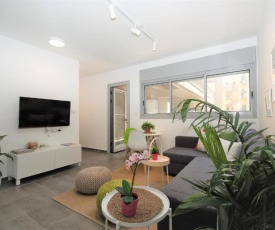 New, stylish 2R appartment with balcony, in the heart of Florentin