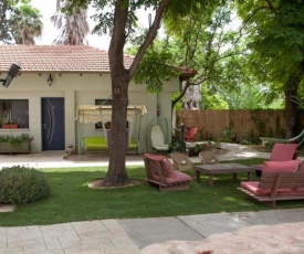 Nuriel Fruit & Guest House