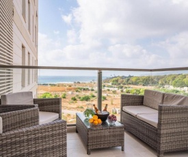 Amazing Beach Apartment with fantastic view!