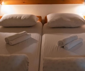 "Bakfar" Kfar Szold Country Lodging