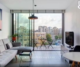 Amazing Beach Apartments with Free Parking By SoTLV
