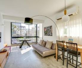 Original 2BR in front of Hilton Beach by HolyGuest
