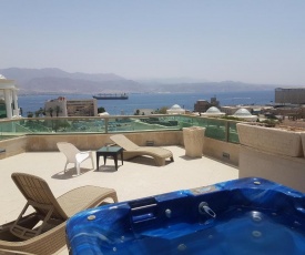 Penthause on the beach First line with pool and Jacuzzi