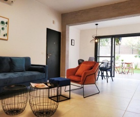 Private-garden 3 Bedroom Apartment