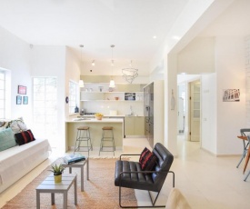 Quiet & Chic 3BR in Mapu 15 by HolyGuest