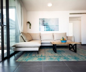 Sarona Summit - Luxury & Spacious 3BD with parking & Balcony