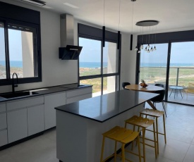 #דירת יוקרה על הים Sunset Beach Apartment#