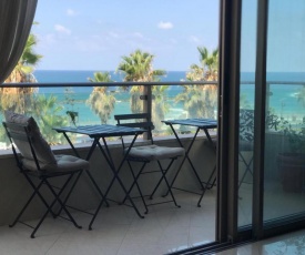 Sea View Apartment Prime Location On The Beach