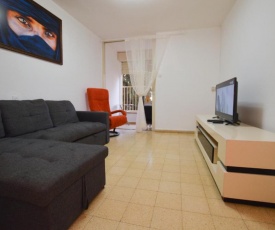 Shprinzak cozy apartments by Domik
