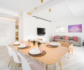 Spacious & Design Flat near Gordon Beach w/Parking