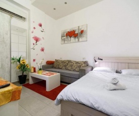 Studio by the sea Bograshov Street